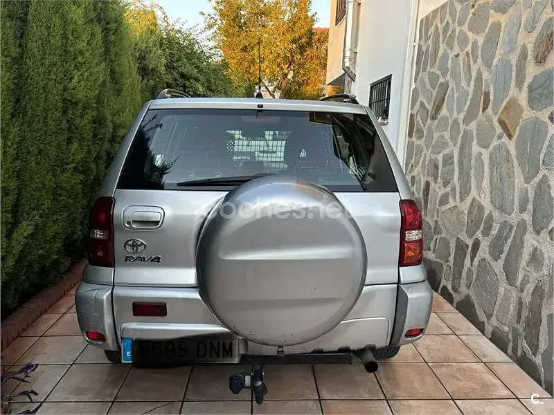 Usado Toyota RAV4 Executive 116 CV (85 kW) 2005 Gris / plata SUV