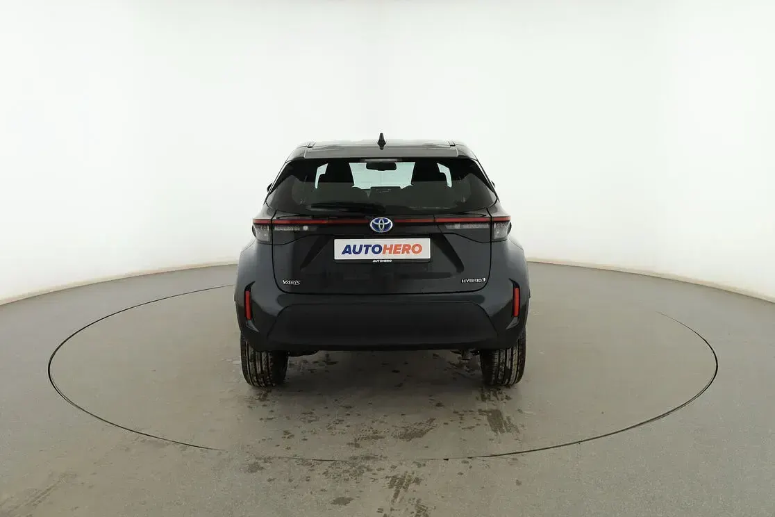 Usado Toyota Yaris Cross Active 116 CV (85 kW) 2021 Negro SUV