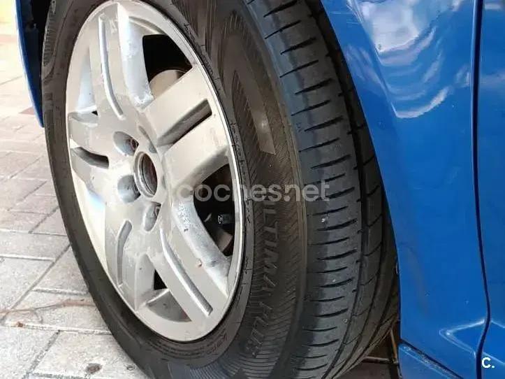 Usado VW Golf IV Conceptline 100 CV (73 kW) 2001 Azul Berlina
