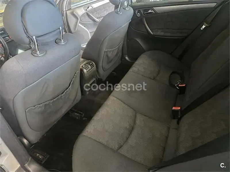 Usado Mercedes C270 Elegance 170 CV (125 kW) 2003 Blanco Berlina