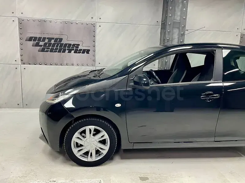 Usado Toyota Aygo X-play 69 CV (50 kW) 2017 Negro Utilitario