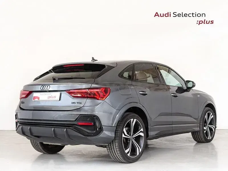 Usado Audi Q3 Sportback Ambiente 150 CV (110 kW) 2025 Gris / plata SUV