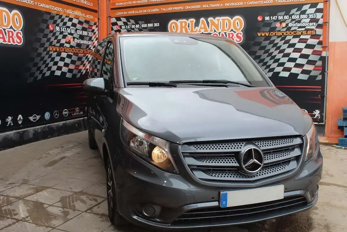 Usado Mercedes V220 163 CV (119 kW) 2018 Gris Monovolumen