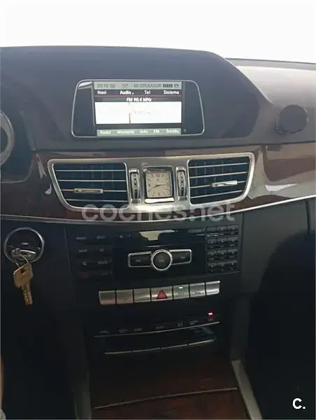 Usado Mercedes E220 Avantgarde 170 CV (125 kW) 2014 Blanco Berlina