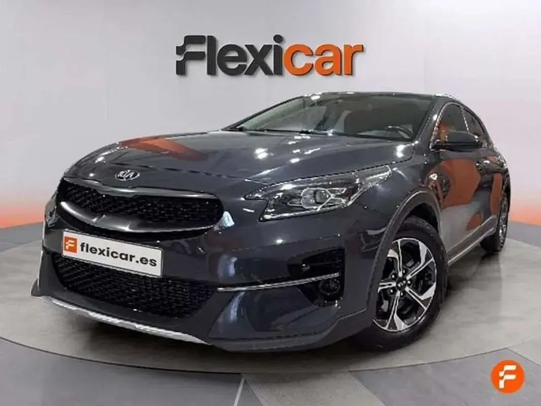Usado Kia XCeed 120 CV (88 kW) 2019 Gris SUV