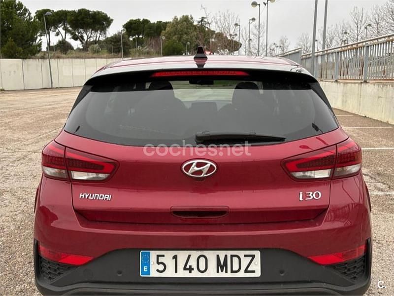 Usado Hyundai i30 N Line 120 CV (88 kW) 2023 Granate Berlina