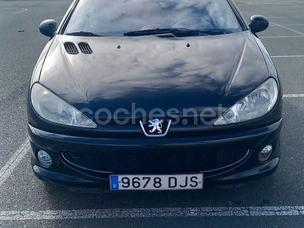 Usado Peugeot 206 90 CV (66 kW) 2006 Negro Berlina