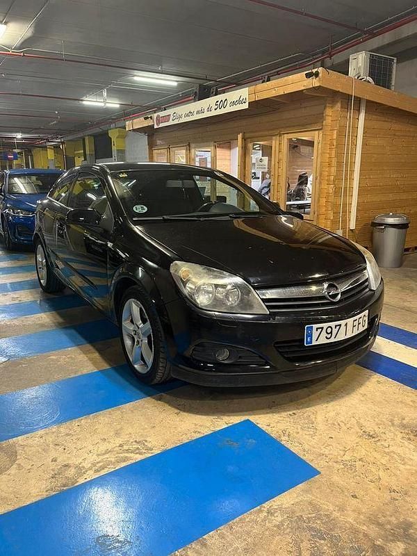 Usado Opel Astra GTC Cosmo 120 CV (88 kW) 2006 Negro Utilitario