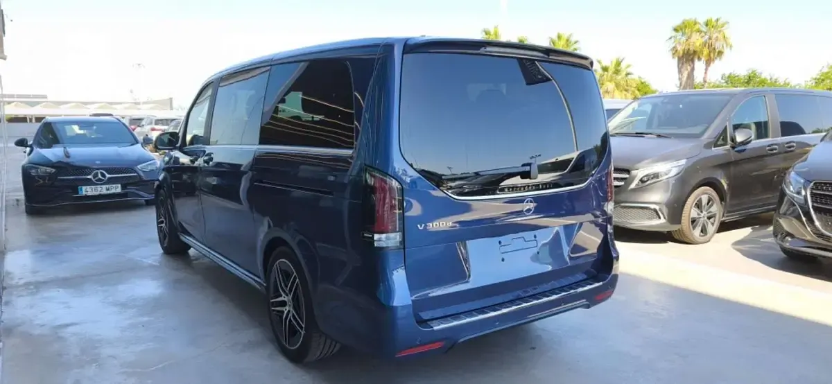 Nuevo Mercedes V300 Avantgarde 239 CV (175 kW) 2026 Azul Monovolumen