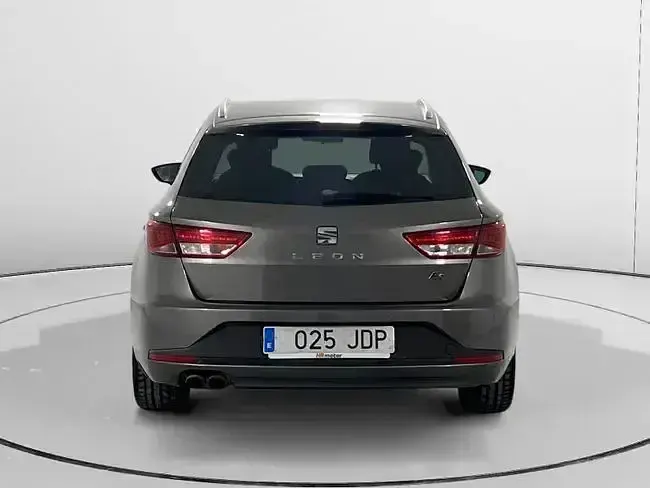 Usado Seat Leon FR 125 CV (91 kW) 2015 Gris Familiar