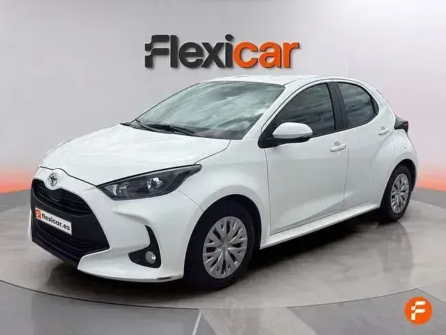 Usado Toyota Yaris Active 125 CV (91 kW) 2023 Blanco Utilitario