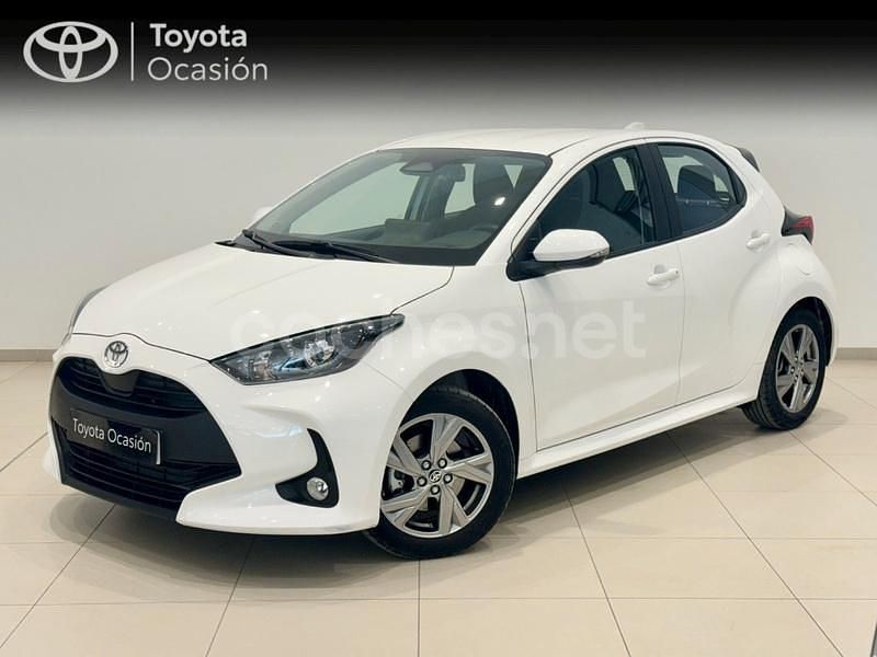 Blanco Usado 2024 Toyota Yaris Hybrid Active Berlina | 22.100 € (Precio justo) - Imagen 1/4