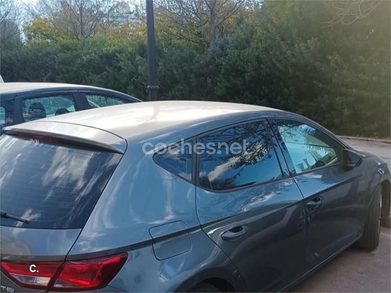 Usado Seat Leon Style 105 CV (77 kW) 2014 Gris / plata Berlina