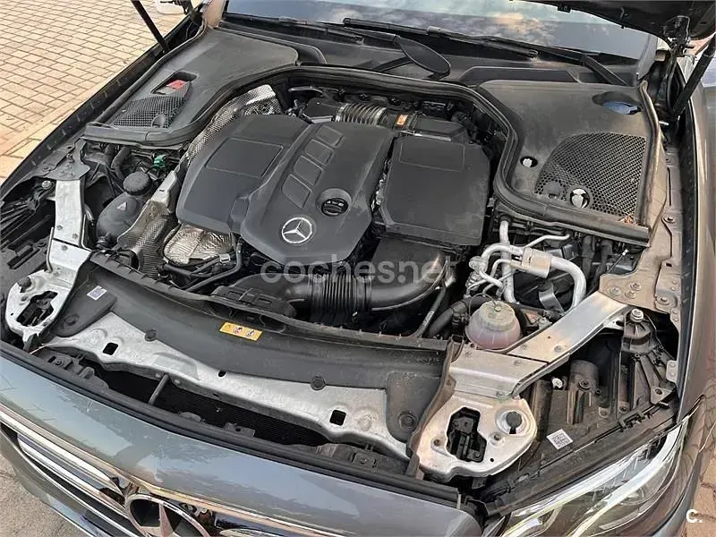 Usado Mercedes E300 306 CV (225 kW) 2020 Gris / plata Familiar