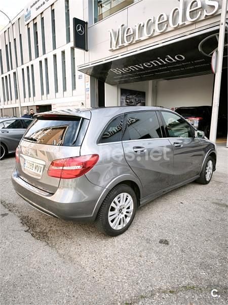 Usado Mercedes B200 156 CV (114 kW) 2017 Gris / plata Monovolumen