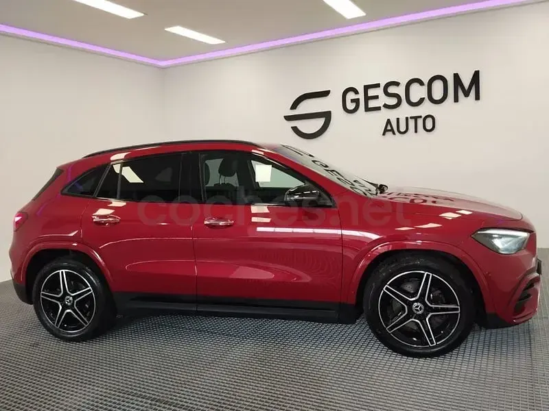 Usado Mercedes GLA200 150 CV (110 kW) 2023 Rojo SUV