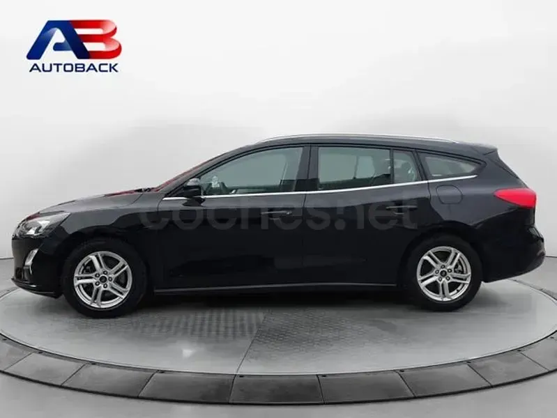 Usado Ford Focus Trend 120 CV (88 kW) 2021 Negro Familiar