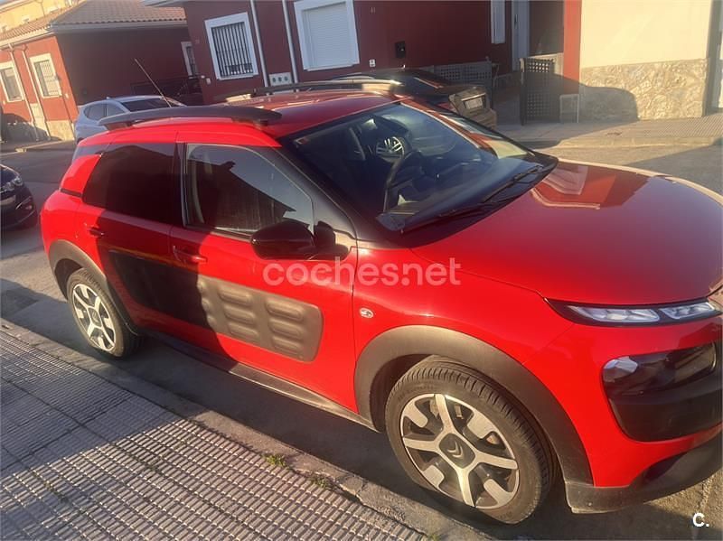Usado Citroën C4 Live 100 CV (73 kW) 2016 Rojo Berlina
