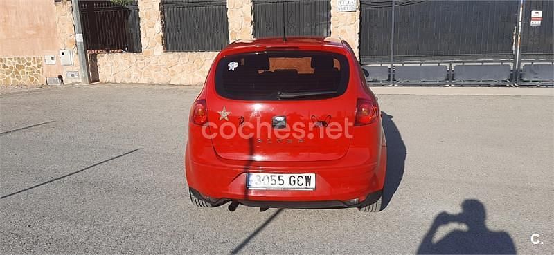 Rojo Usado 2008 Seat Altea Reference Monovolumen | 5900 € (Precio justo) - Imagen 1/4