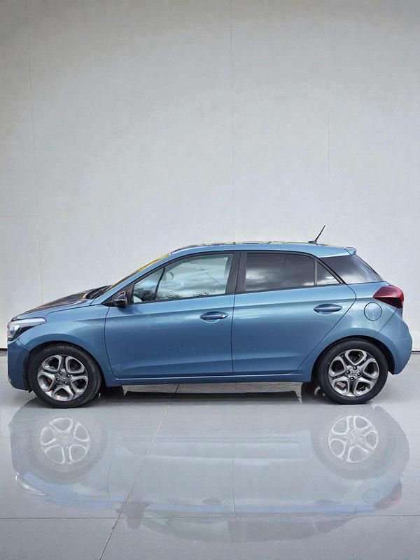 Usado Hyundai i20 100 CV (73 kW) 2020 Azul Utilitario