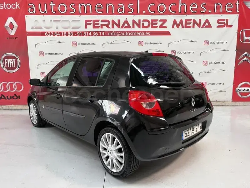 Usado Renault Clio II Dynamique 100 CV (73 kW) 2007 Negro Berlina