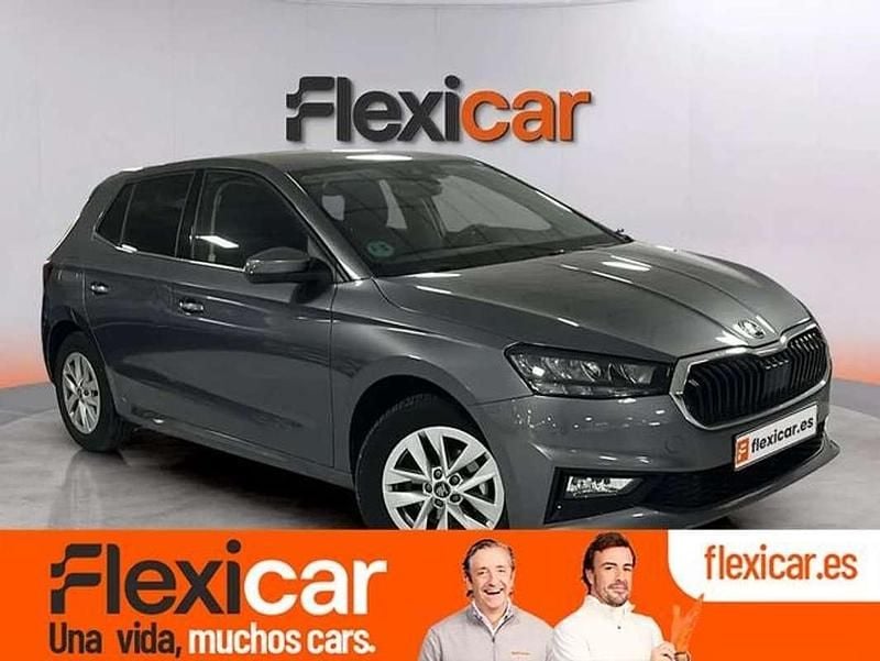 Usado Skoda Fabia 95 CV (69 kW) 2025 Gris Utilitario
