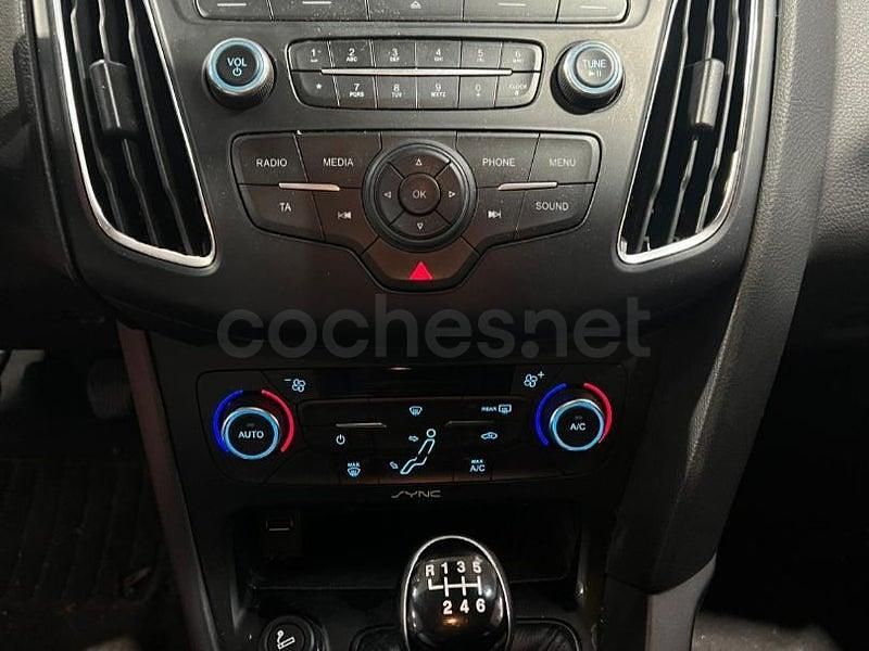 Usado Ford Focus Trend 115 CV (84 kW) 2015 Negro Familiar