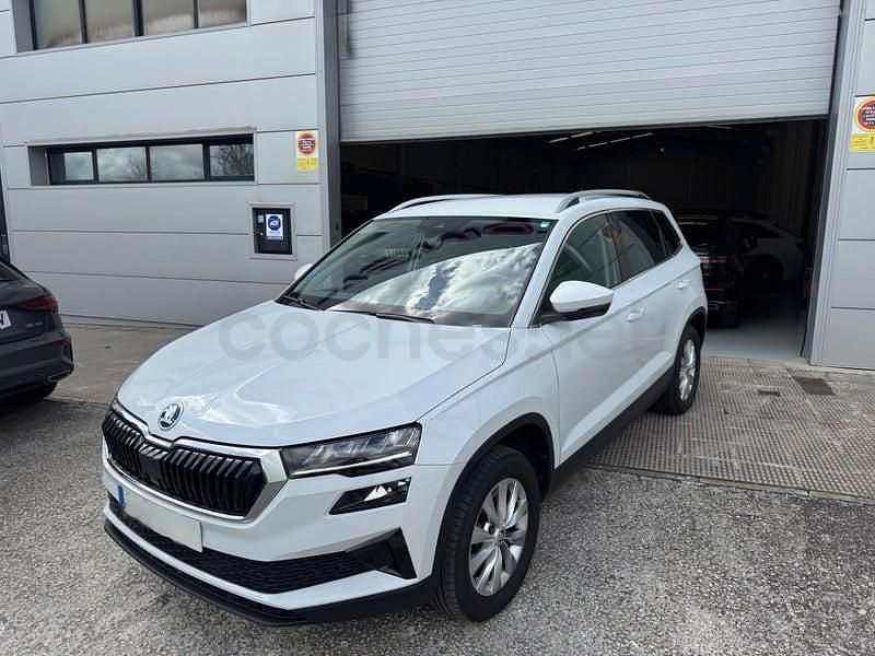 Usado Skoda Karoq Ambition 150 CV (110 kW) 2022 Blanco SUV