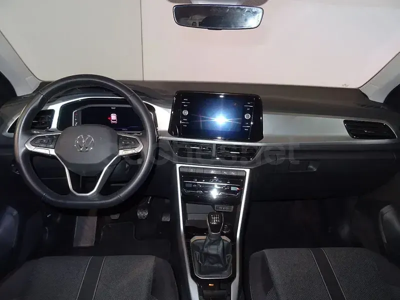 Usado VW T-Roc Life 115 CV (84 kW) 2025 Gris / plata SUV