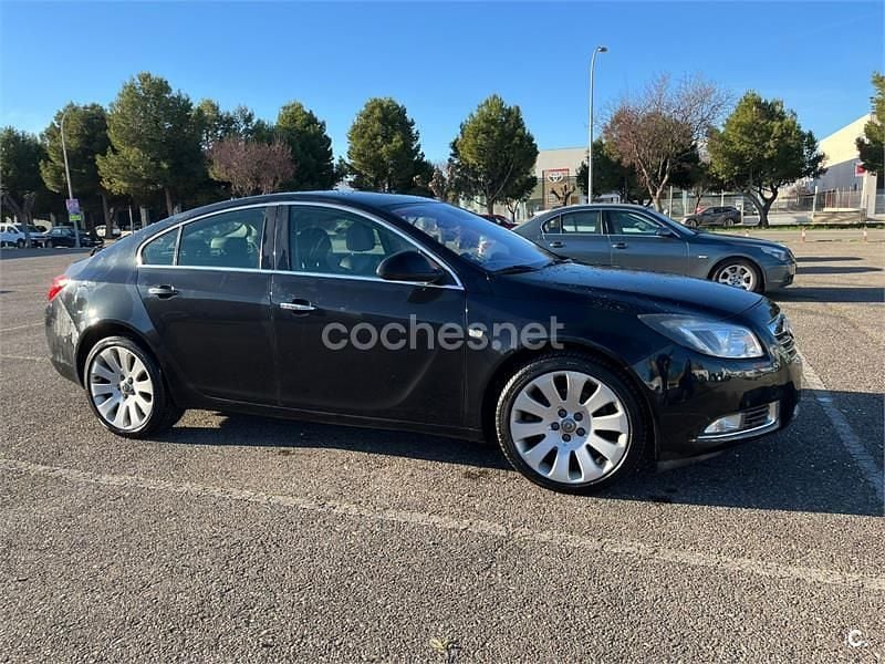 Usado Opel Insignia Sportive 195 CV (143 kW) 2012 Negro Berlina