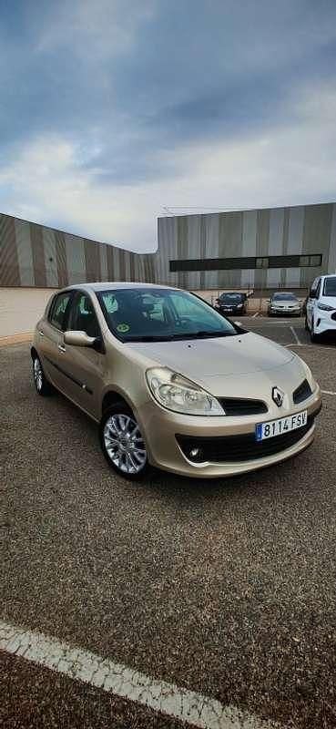 Usado Renault Clio II Authentique 68 CV (50 kW) 2007 Beige Utilitario
