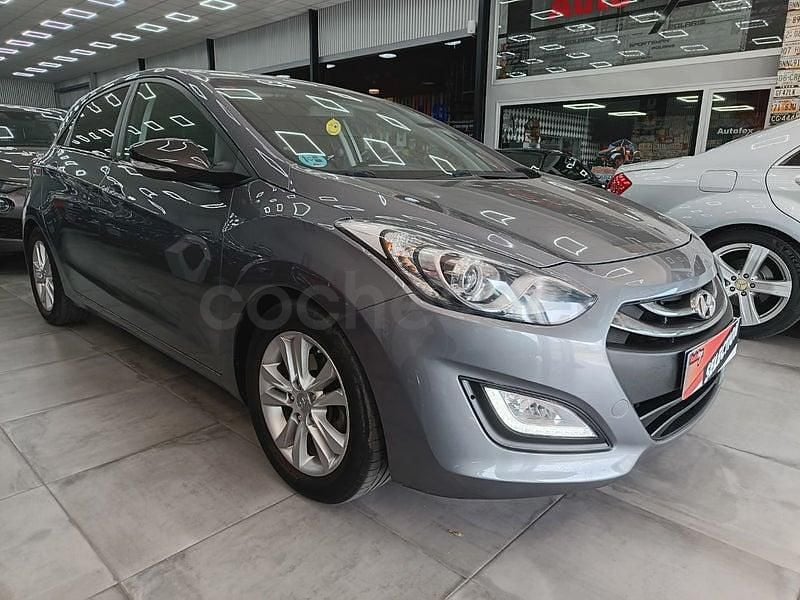 Gris / plata Usado 2014 Hyundai i30 GO! Berlina | 9800 € (Precio justo) - Imagen 1/4