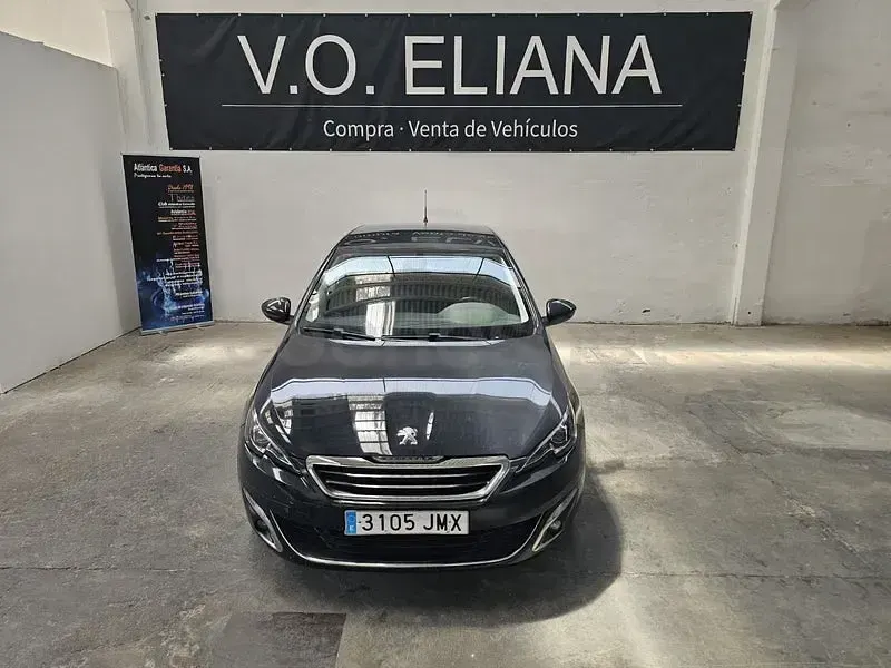 Usado Peugeot 308 Allure 120 CV (88 kW) 2016 Gris / plata Berlina