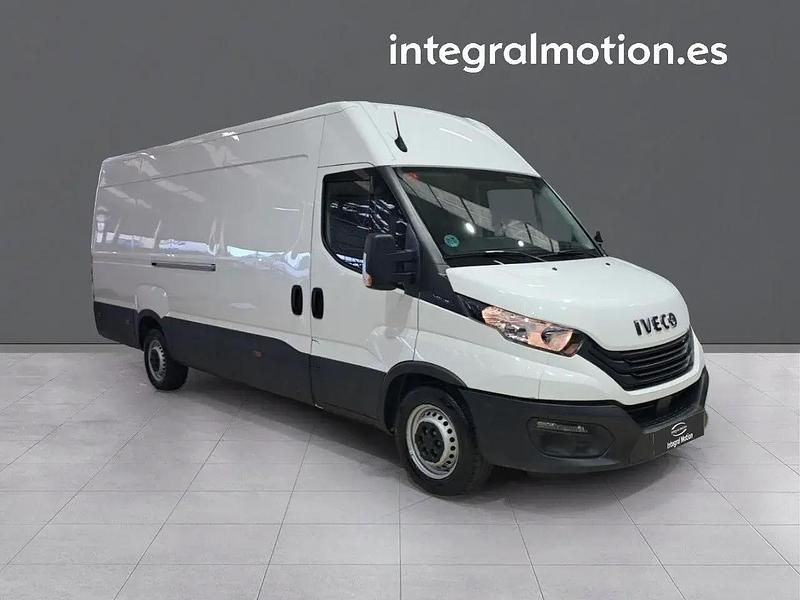 Usado Iveco Daily 156 CV (114 kW) 2023 Blanco Berlina