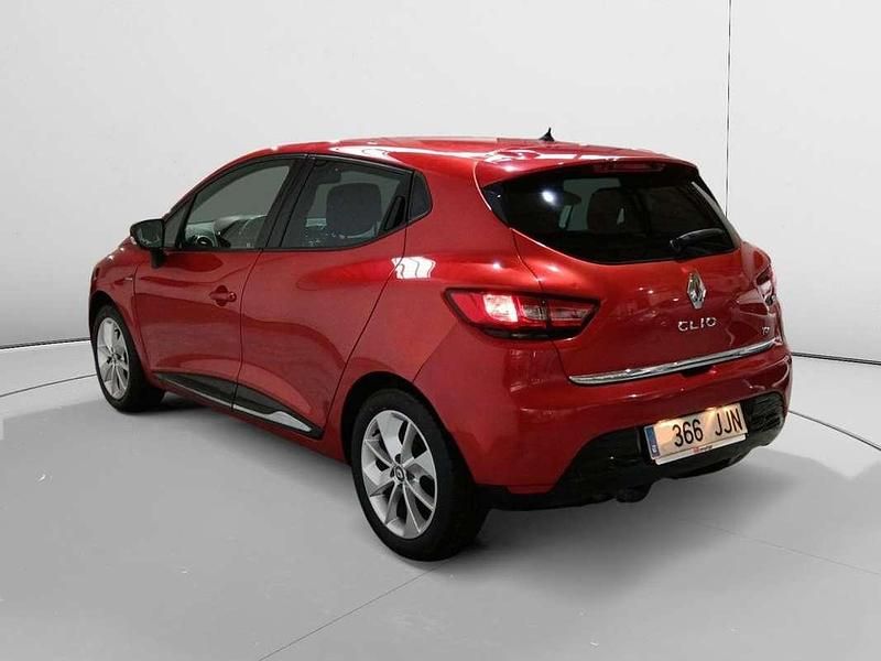 Usado Renault Clio IV LIMITED 91 CV (66 kW) 2015 Rojo Utilitario