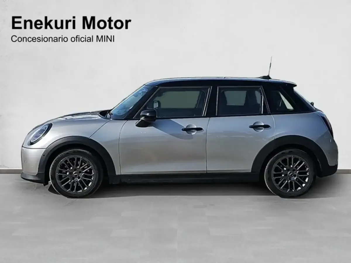 Usado Mini Cooper Essential 156 CV (114 kW) 2024 Plateado Utilitario