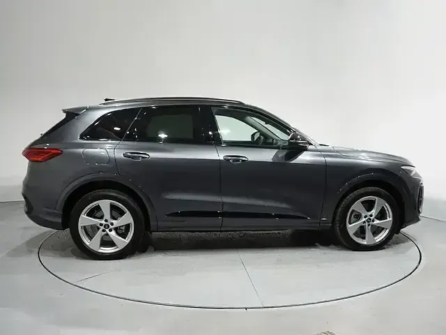 Usado Audi Q5 Advanced 204 CV (150 kW) 2025 Gris / plata SUV