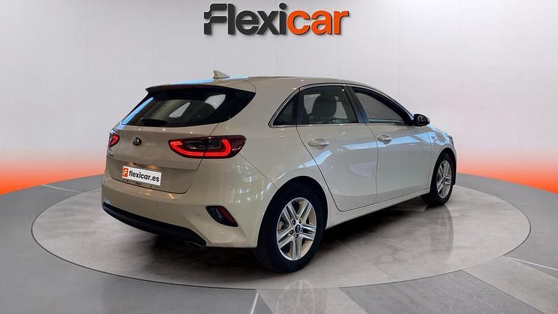 Usado Kia Ceed 120 CV (88 kW) 2021 Blanco Utilitario