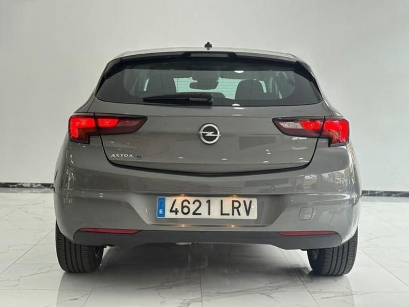 Usado Opel Astra Design & Tech 110 CV (80 kW) 2021 Plateado Utilitario