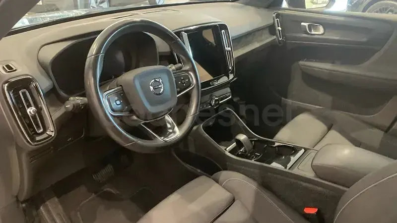 Usado Volvo XC40 Plus 169 kW (231 CV) 2022 Eléctrico SUV