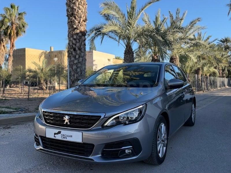 Usado Peugeot 308 Active 100 CV (73 kW) 2017 Gris / plata Berlina