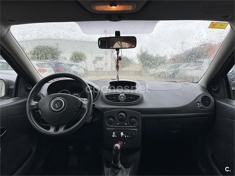 Usado Renault Clio GrandTour Authentique 68 CV (50 kW) 2010 Marrón Familiar