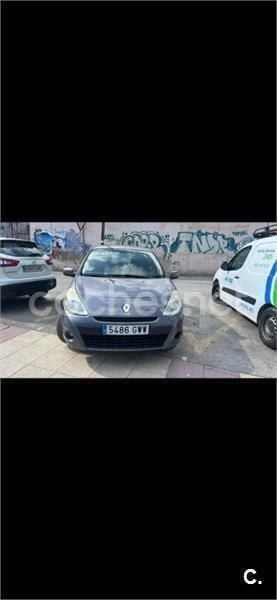 Gris / plata Usado 2010 Renault Clio II Expression Berlina | 2900 € (Super precio) - Imagen 1/4