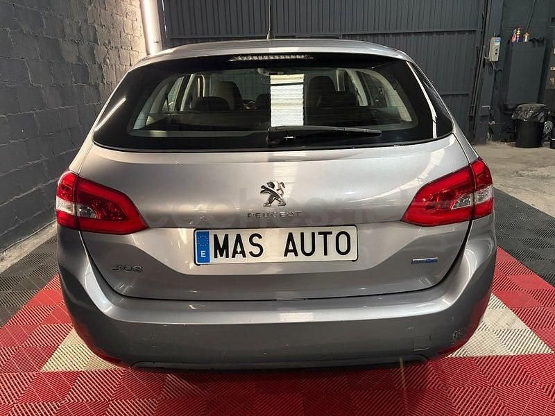 Usado Peugeot 308 SW Allure 120 CV (88 kW) 2015 Gris / plata Familiar