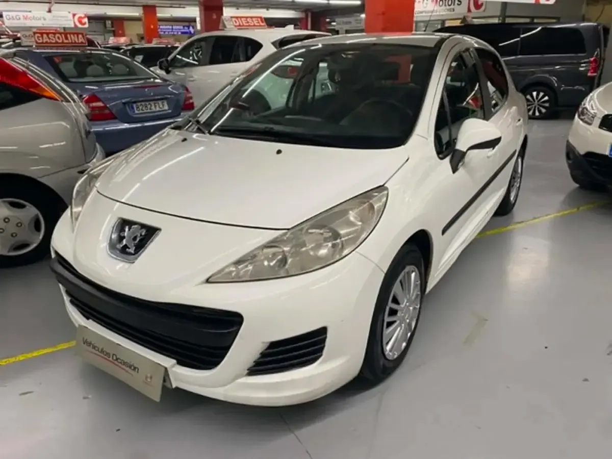 Usado Peugeot 207 90 CV (66 kW) 2010 Berlina