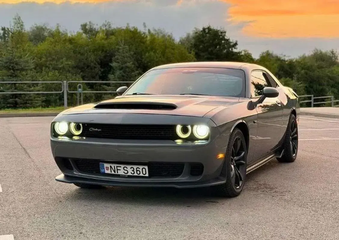 Usado Dodge Challenger 374 CV (275 kW) 2018 Gris Coupe