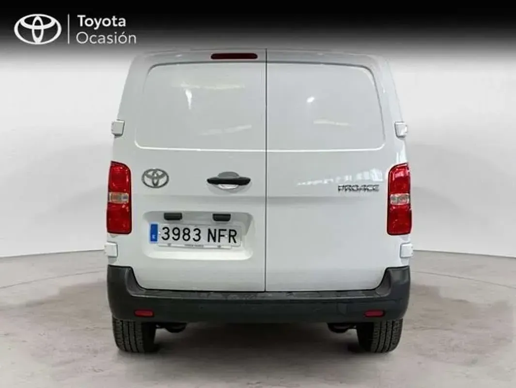 Usado Toyota Proace 144 CV (105 kW) 2025 Blanco Monovolumen