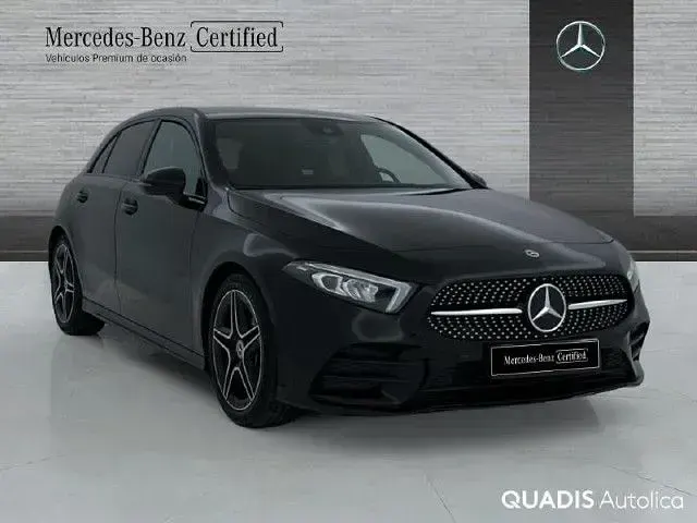Usado Mercedes A180 136 CV (100 kW) 2022 Negro noche