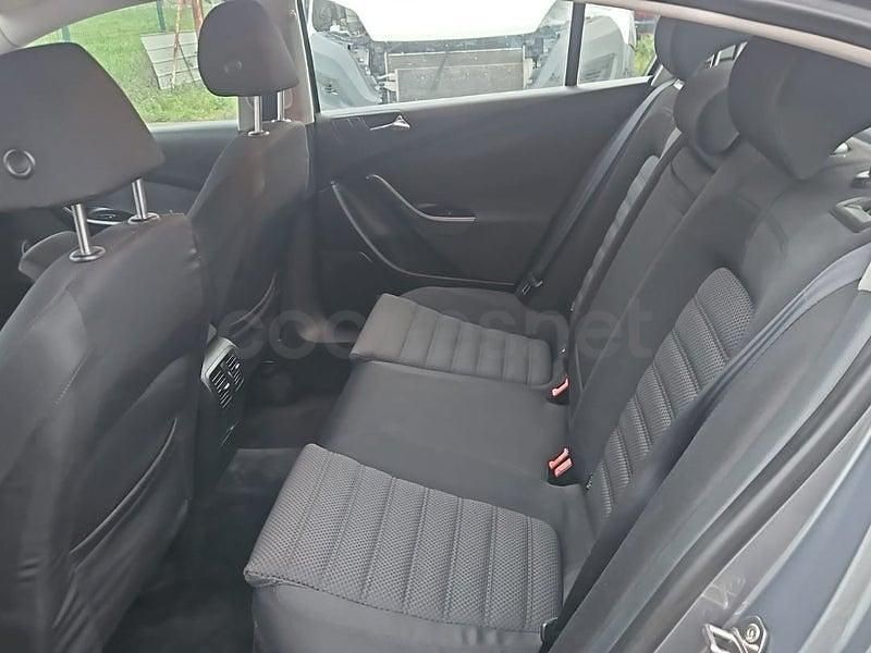 Usado VW Passat Highline 150 CV (110 kW) 2007 Gris / plata Berlina