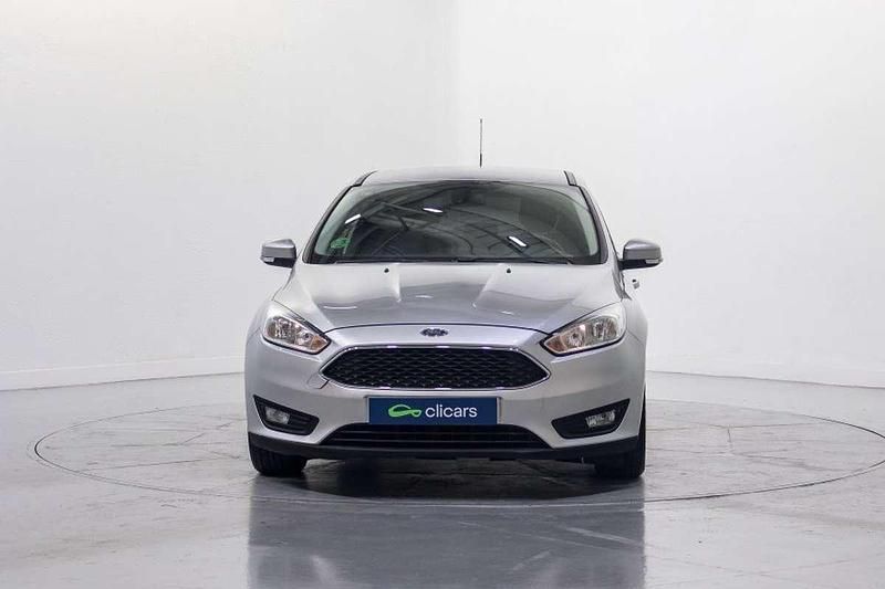 Usado Ford Focus Trend+ 125 CV (91 kW) 2018 Plateado Utilitario